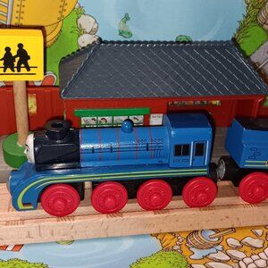 Thomas Wooden Railway Train Engine Track Frieda with Tender